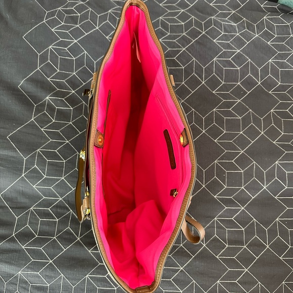 Juicy Couture Palm Springs Metallic
Straw Tote Bag - Picture 8 of 13